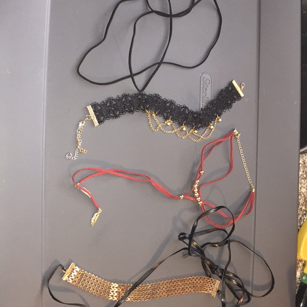 4.....chokers🚨🚨